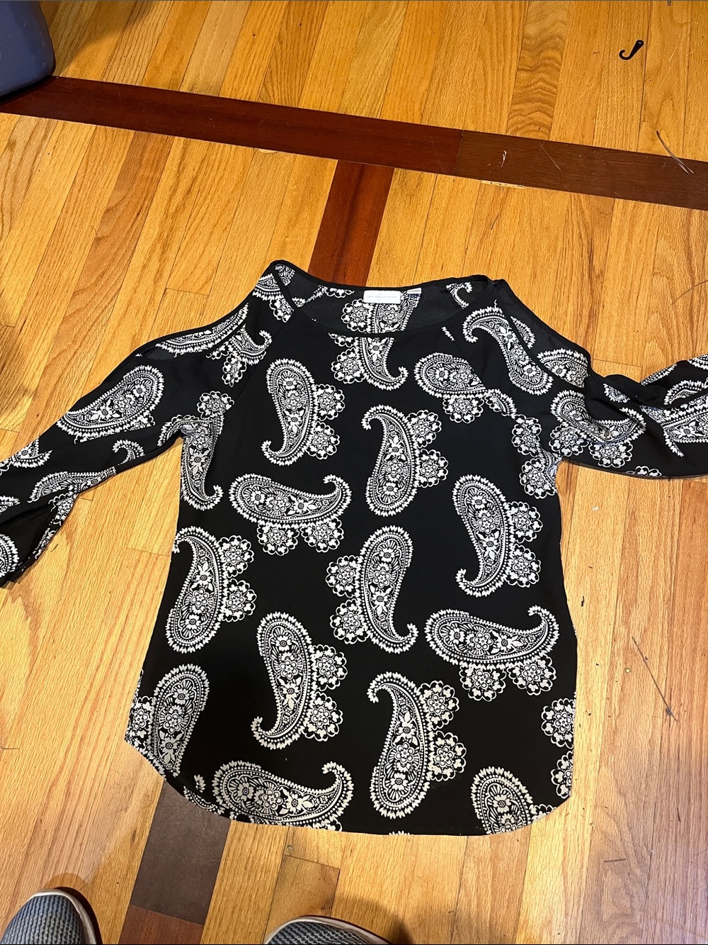 Black Paisley Print Cold-Shoulder Women's Top